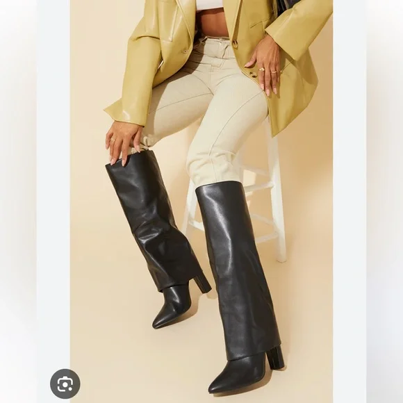 PrettyLittleThing Black Wide Fit PU Pointed Fold Over Block Heel Knee Boots - Picture 1 of 13